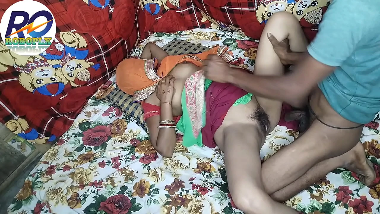 Amazing sex with village bhabhi in green saree blouse pussy and anal hindi canoe ready