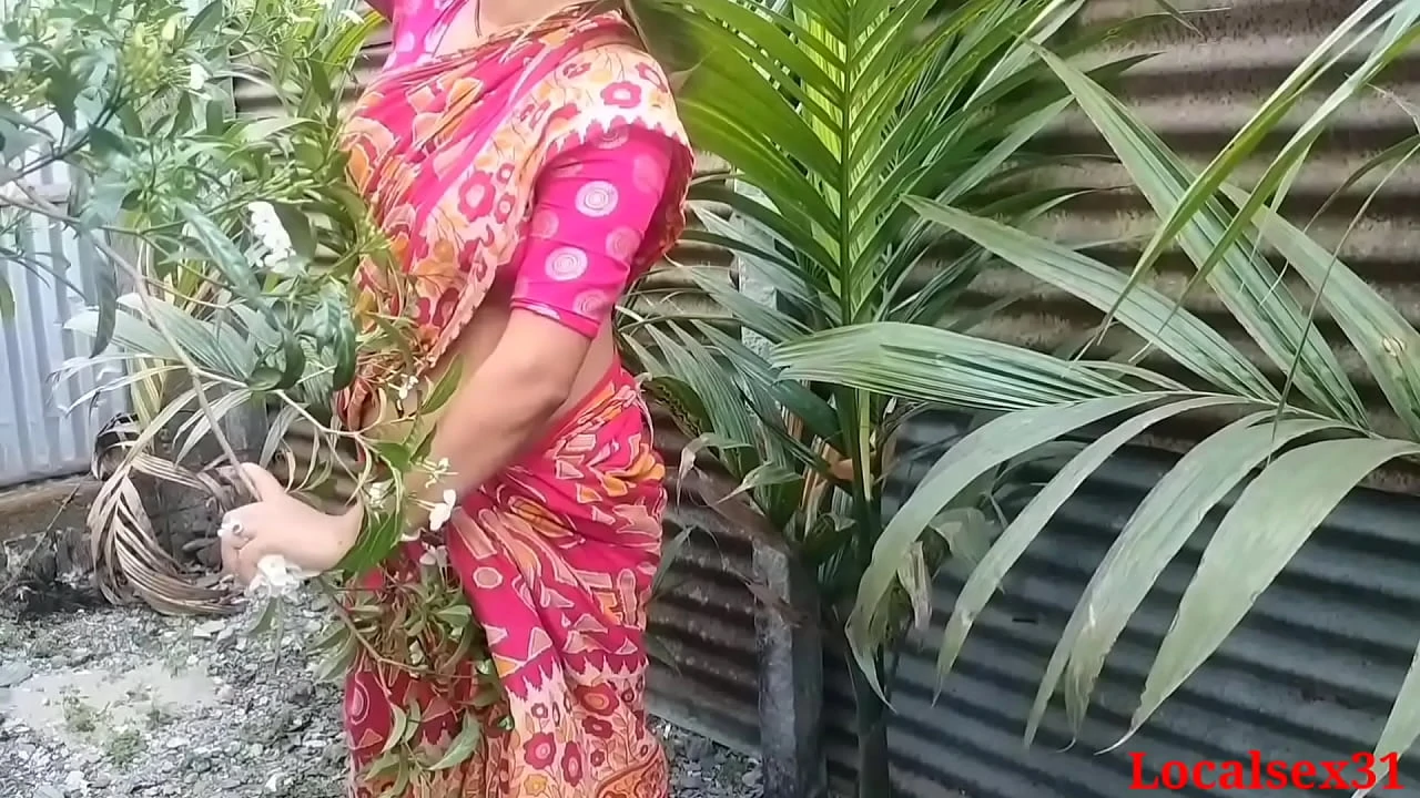 Bengali Desi Bhabhi Outdoor Chudai Devar Ke Saath red Saree main Official Video By Localsex