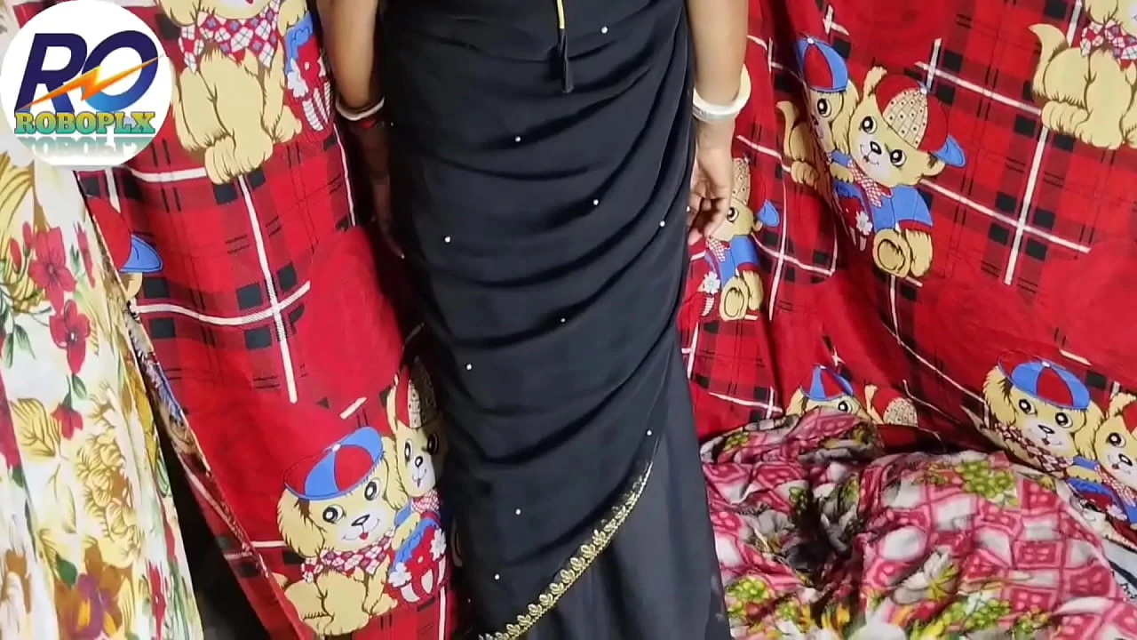 Bhabhi looks very beautiful in black saree Super mast chudai pussy hindi audio sound effect