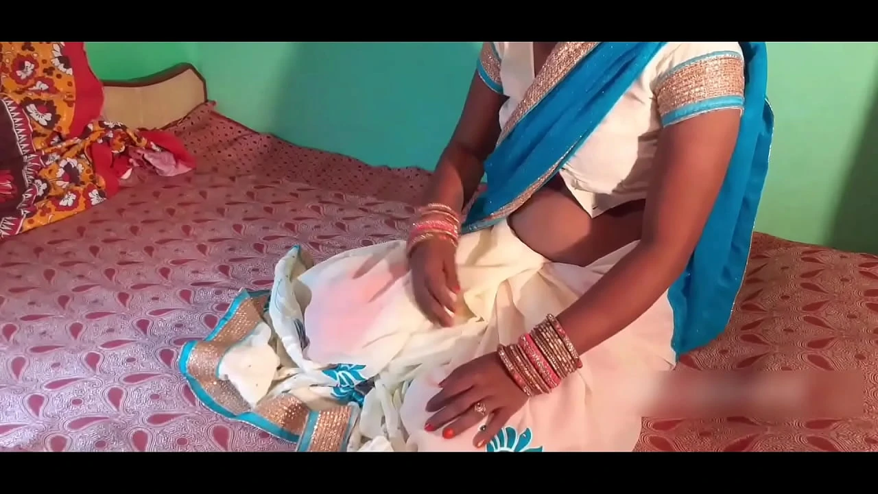 Brother in law rubbing the wall in white saree saw her pussy and ass fuck anal sex