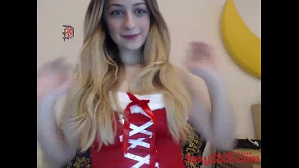 Cam Chick Masturbating And Squirting