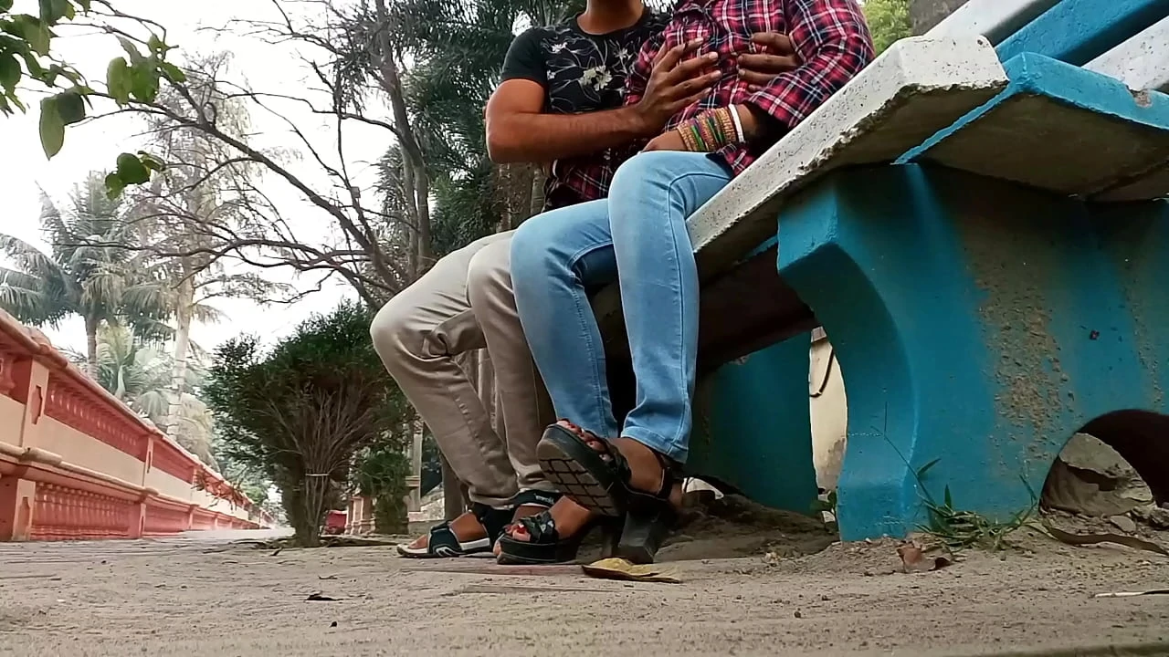 Cheating the girl I met in the park and xxx rough painful fucking in the OYO room with clear hindi audio