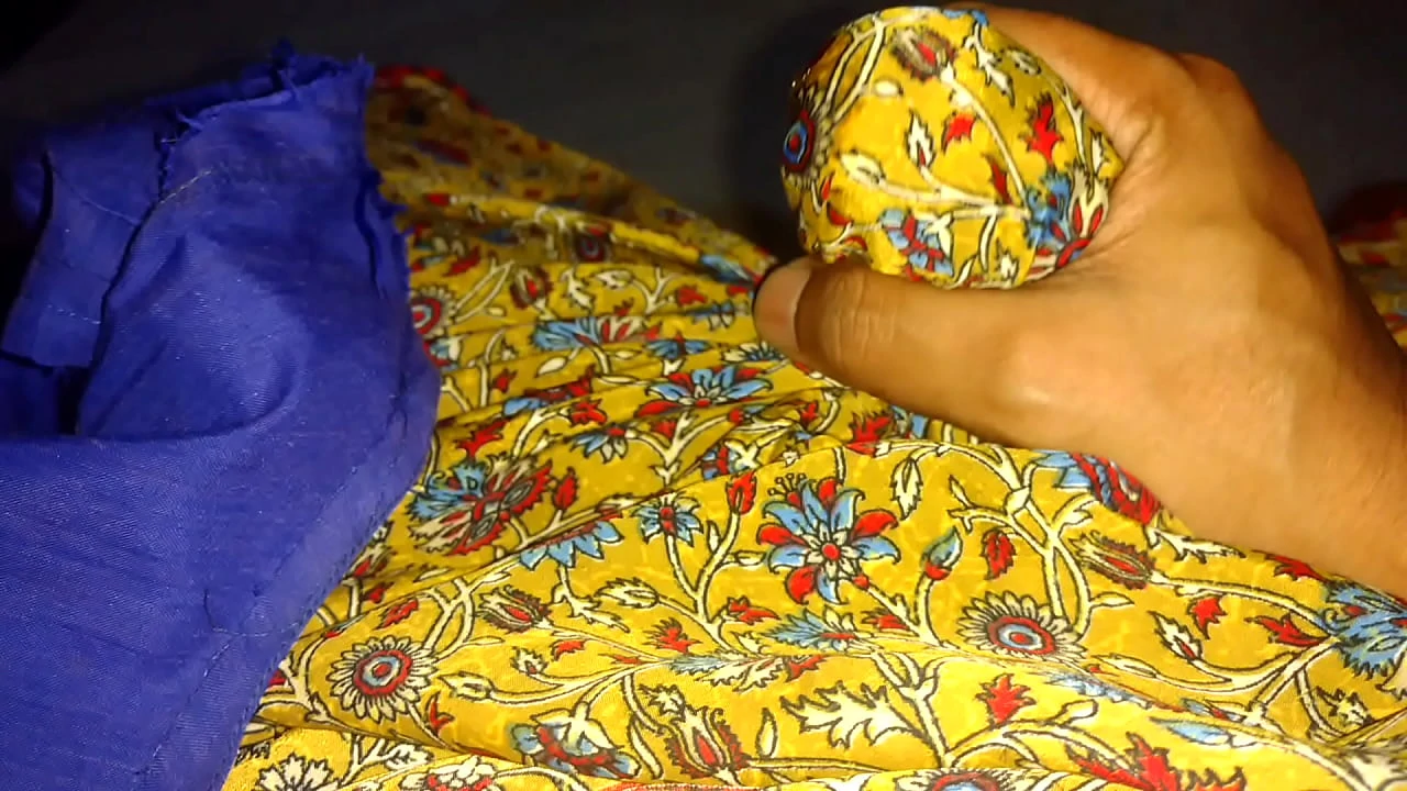 Cumshot in maid s satin saree and blouse