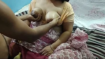 Desi Bhabhi in Gorgeous Saree Getting boob Press Look Will Win Your Heart