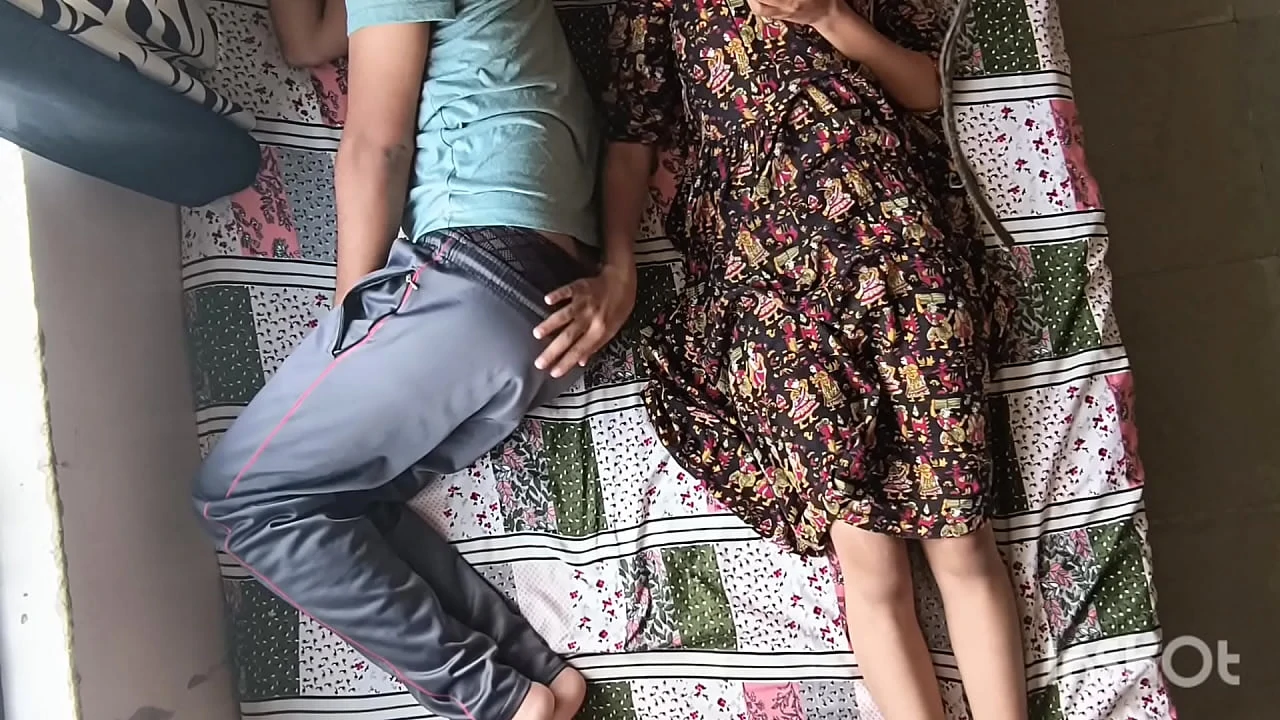 Desi bhabhi Shivani seduces sleeping devar and ride him in Amazon pose