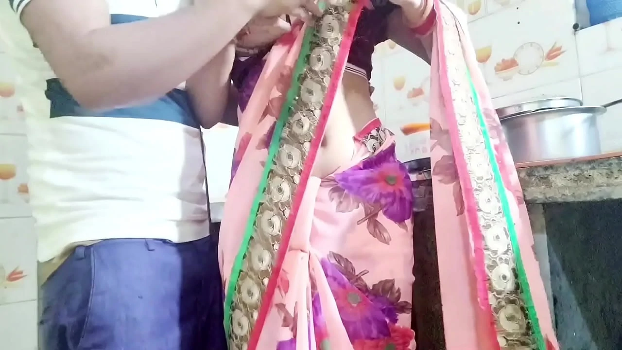 Desi bhabhi was washing dishes then her brother in law came and said bhabhi aapka chut chahiye kya doge Hindi Audio
