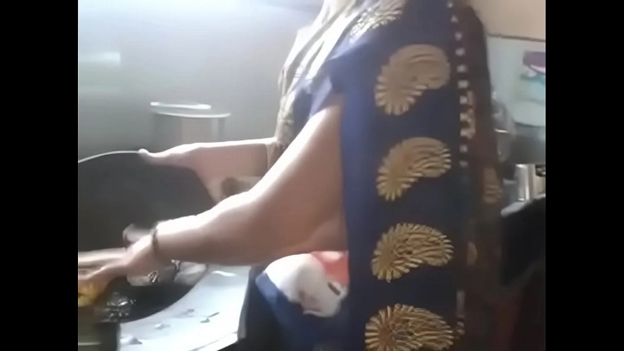 Desi indian Kannada aunty hot navel hip