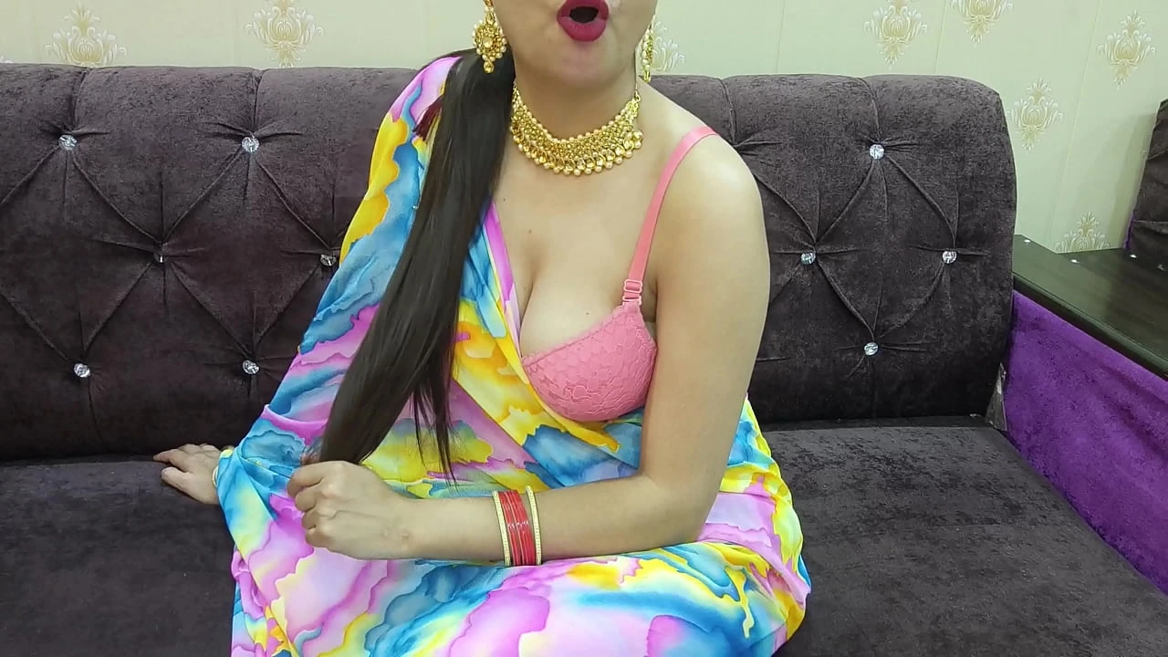 Desi Indian Saara bhabhi gave first experience to brother in law by opening his mouth and inserting his ass into pure maze