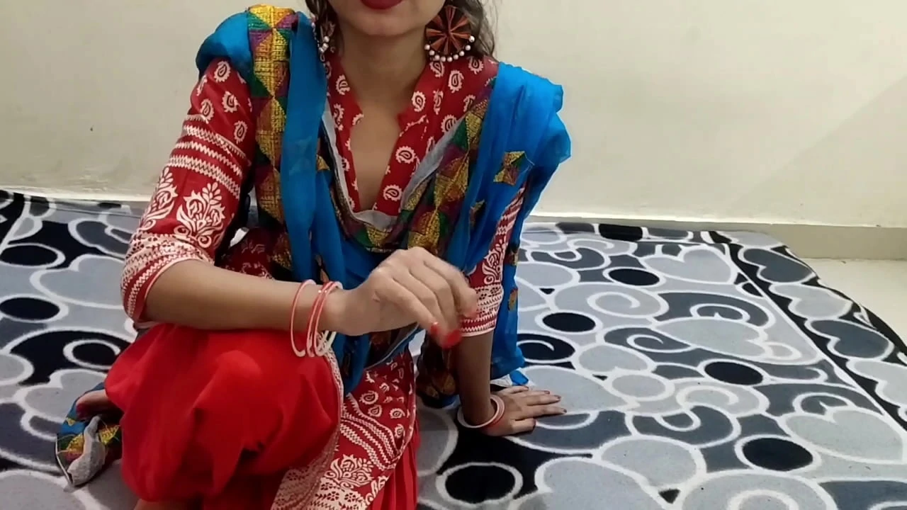 Desi stepmom giving blowjob to young boy xxx with Hindi audio dirty talk saarabhabhi