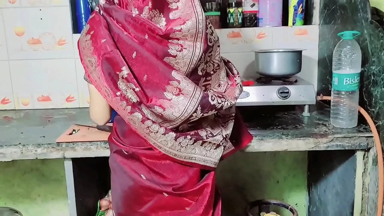 Desi was looking good in saree then gave