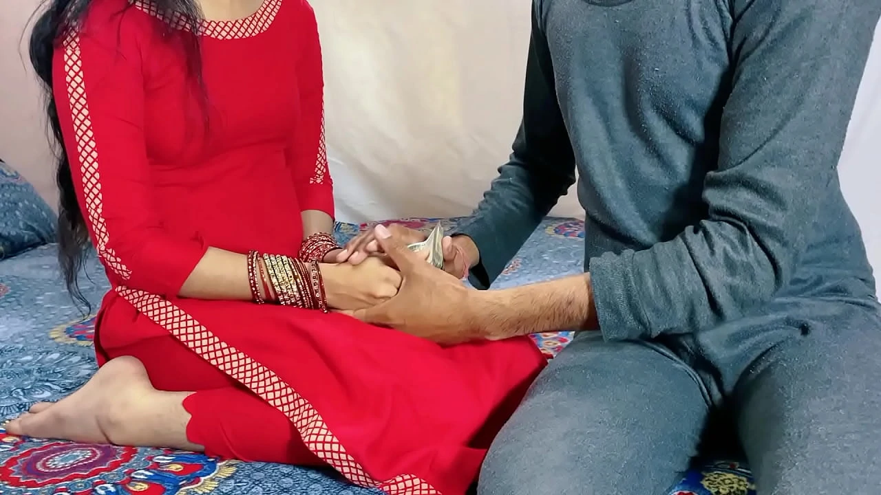 Devar ne bhabhi ko do lakh rupaye ka latch de kr sari rat sath sone ko kaha Indian man cheat friend s wife fucked by big cock full story desi porn sex