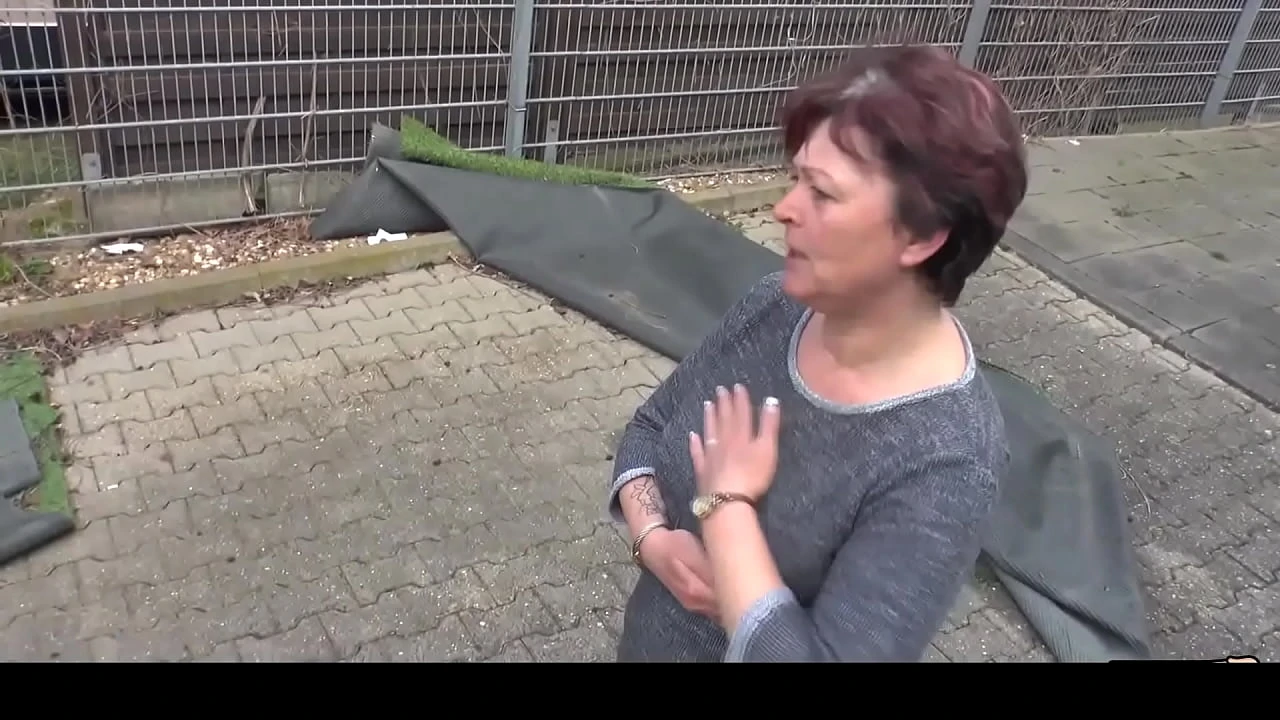 HAUSFRAU FICKEN German Housewife gets full load on jiggly melons