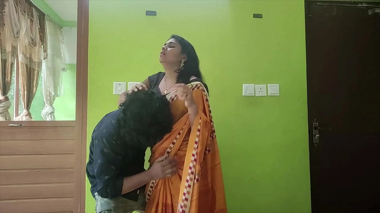 Horny Desi Girl In Yellow Saree Gets Romantic With Her Lover On Bed