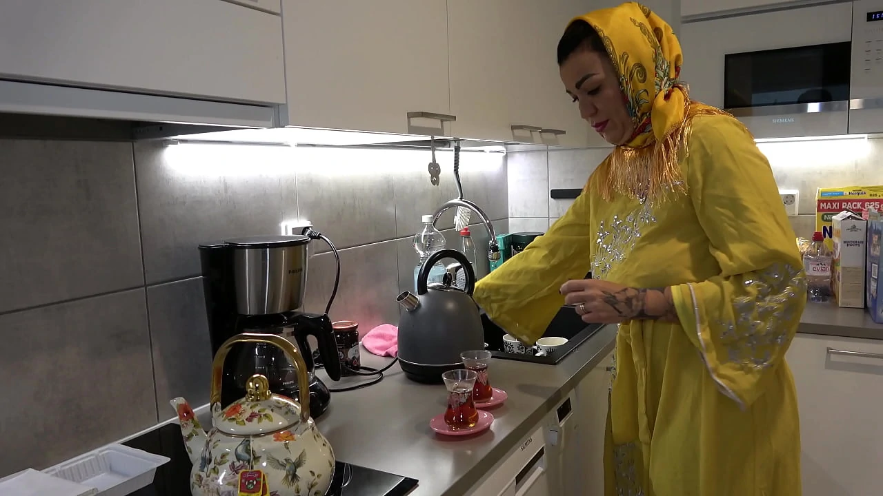 Horny Stepson Fucked His Big Ass Arab Stepmom In Hijab