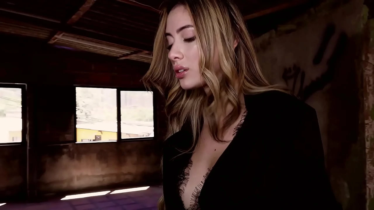 I CATCH MY EMPLOYEE MASTURBATING AND INSTEAD OF FIRING HIM I GIVE HIM A GOOD SEX LESSON AMBAR PRADA