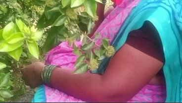 Indian bhabhi outdoor sex in village