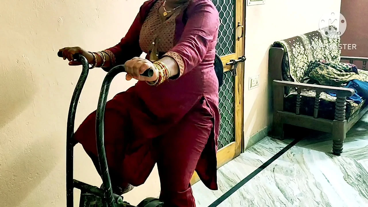 Indian Desi Bhabhi fucking gym boys