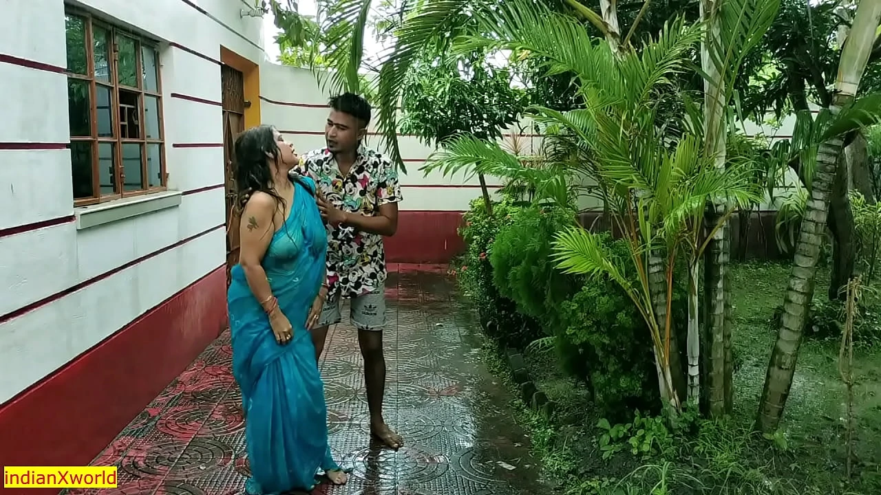 Indian Hot Aunty Outdoor Sex at Rainy Day Hardcore Sex
