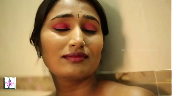 Indian Hot Girl Bathroom Romance Leaked MMS