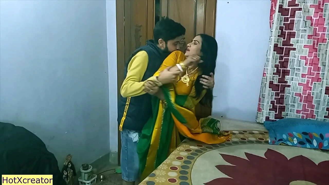 Indian hot Milf aunty vs hot teen Indian sex with hindi audio