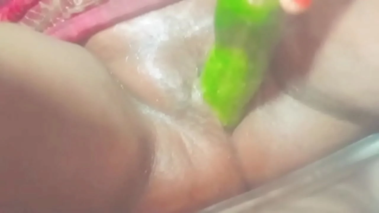 Indian village house wife Fuck by cucumber