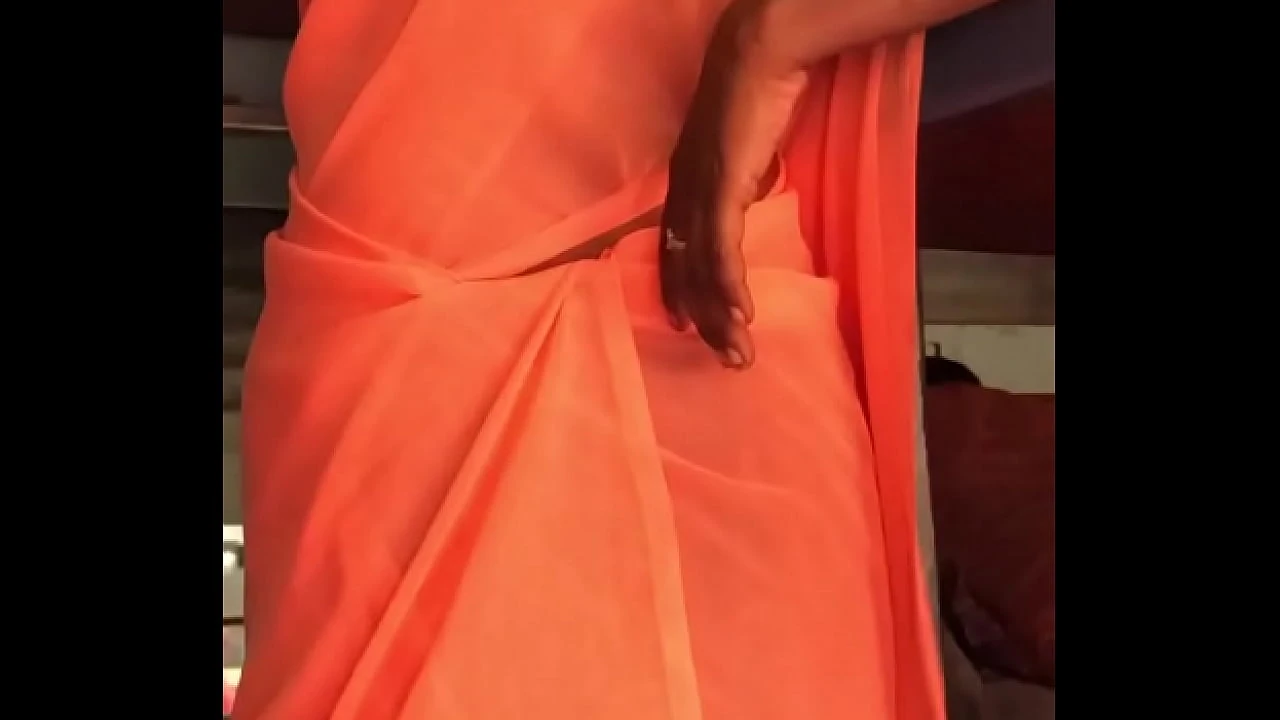 Kannada Girl showing waist and boobs show