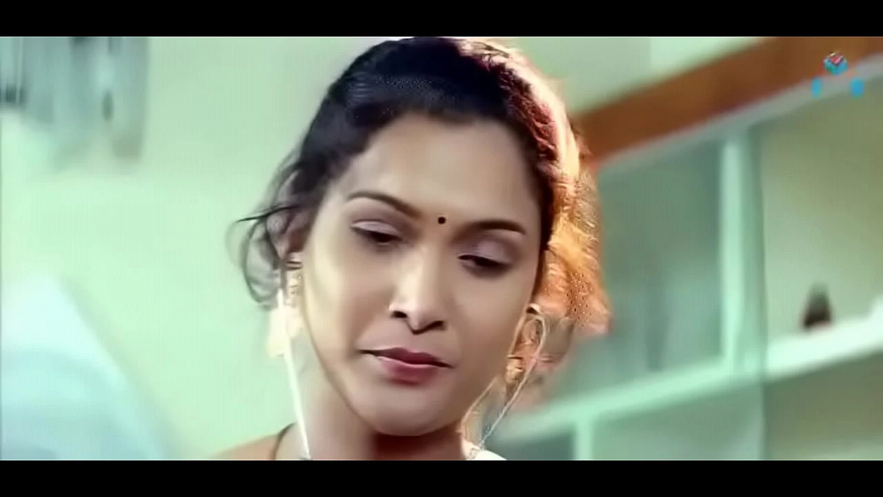 maria hot in saree