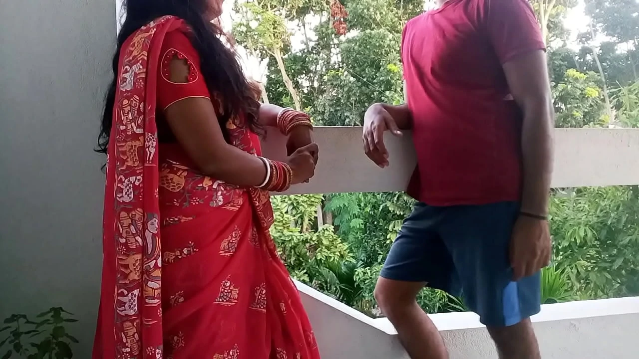 Married neighbor Aunty spread her legs and asked for XXX Fucking He couldn t take minutes and came