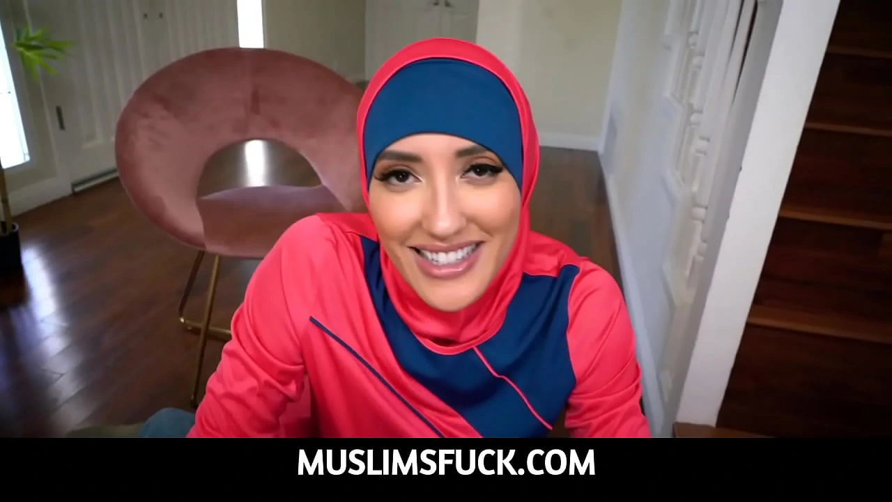 MuslimsFuck Hijab Wearing Hottie Fucks Landlord To Pay The Rent Chloe Amour