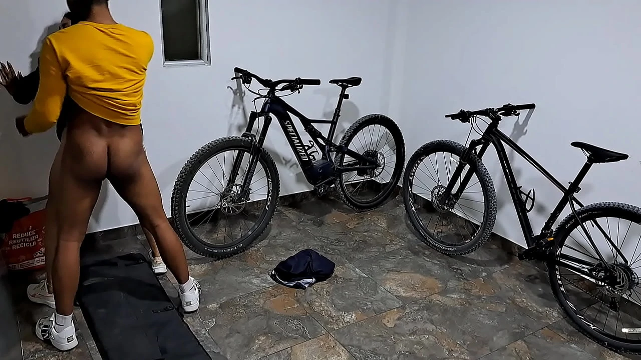 My sucks my dick while we are in the garage pt we end up fucking against the wall