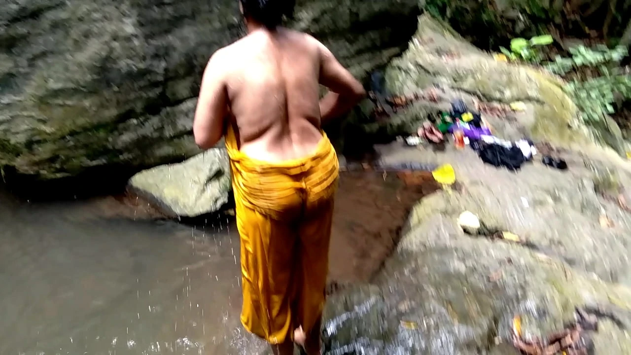 Old aunty was fucked in public while bathing in a pond in the forest