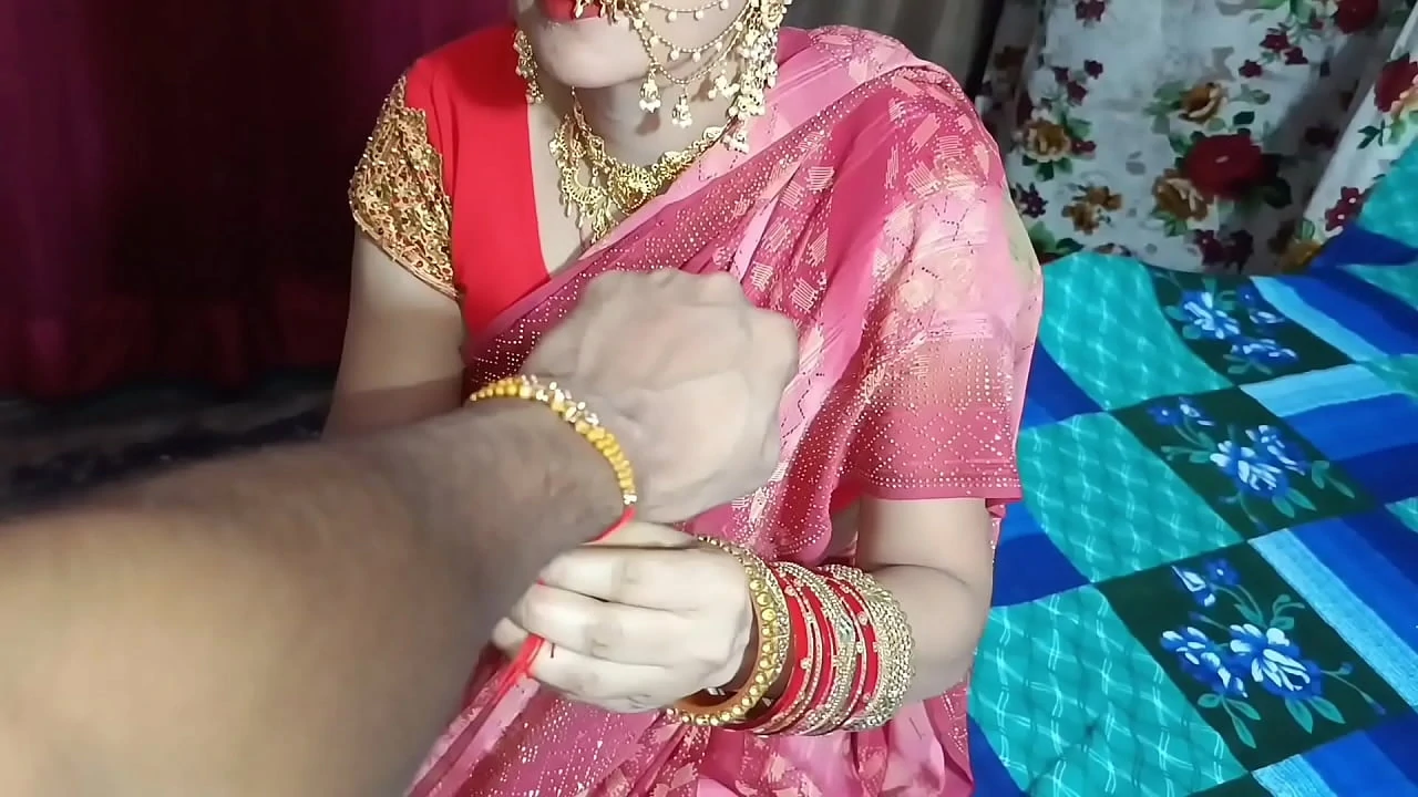 On Rakshabandhan step sister tied a rakhi to step brother and showed her pussy as a gift in clear Hindi voice