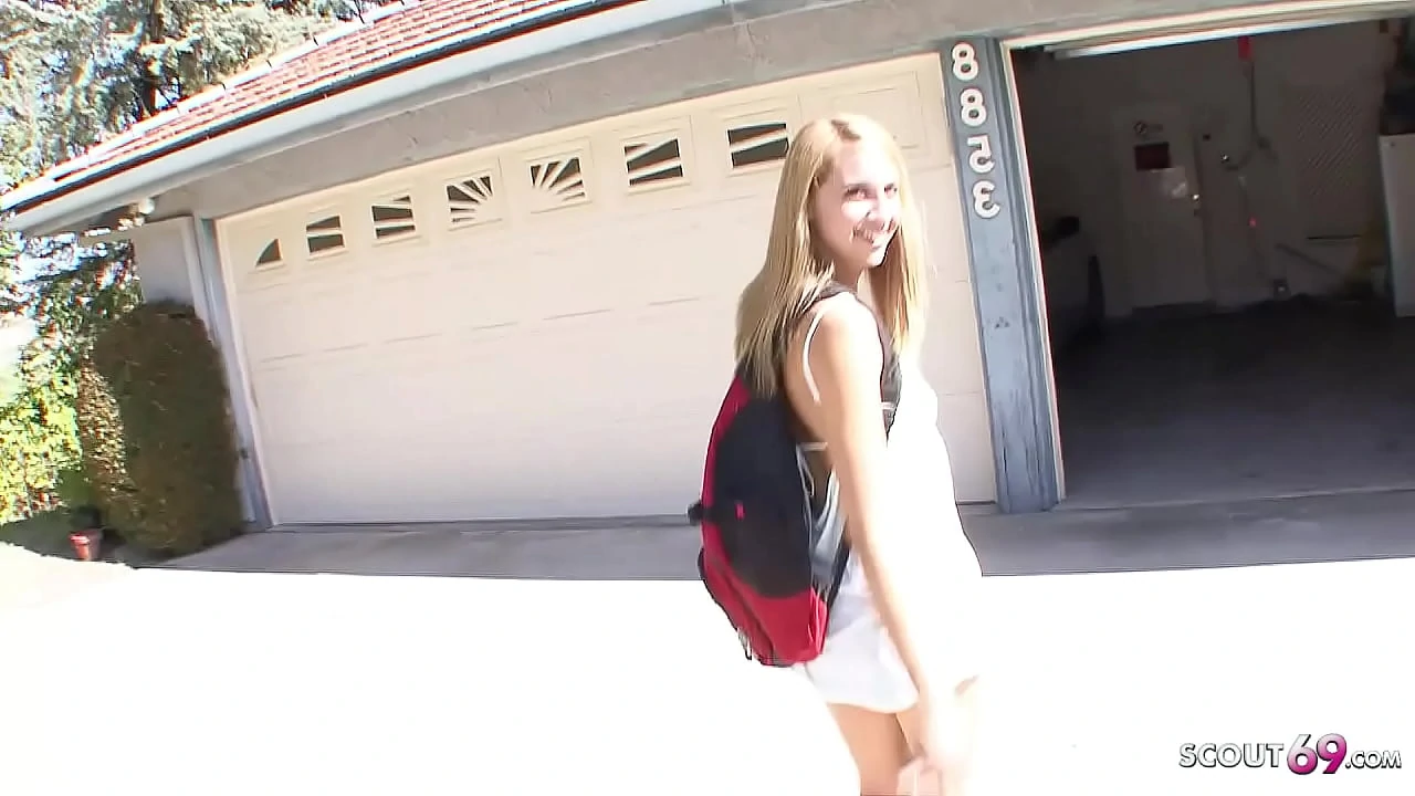 Pickup for Fuck Cute College Girl Renae Morgan get Big Dick inside