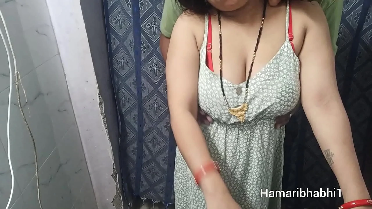 Sexy Indian Desi curvy Bhabhi