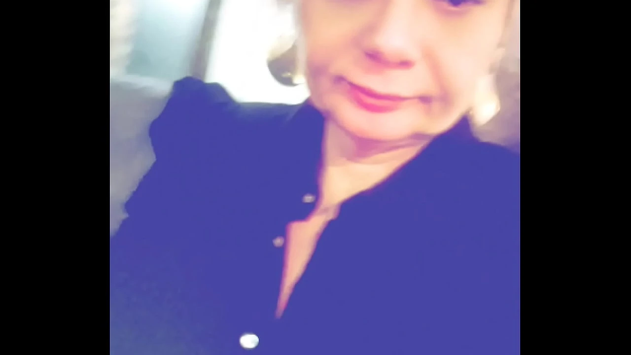 Sexy mature woman with a strong desire for sex