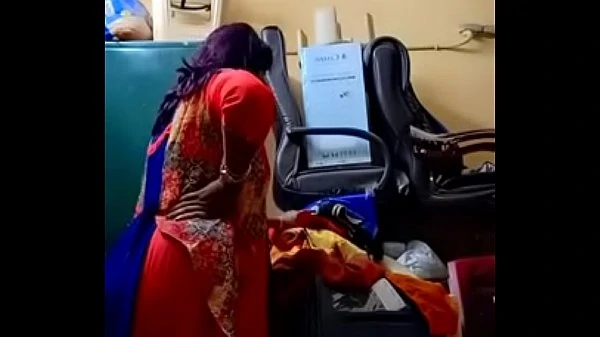 Swathi naidu exchanging saree by showing boobs body parts and getting ready for shoot