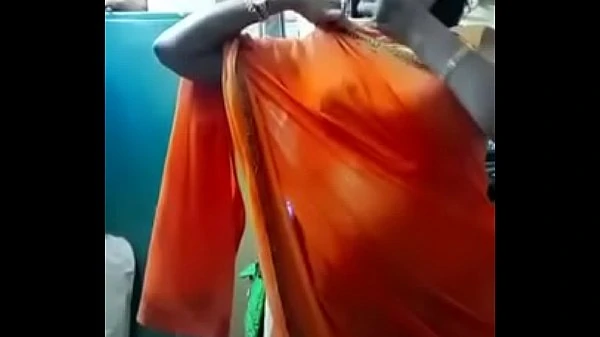 Swathi naidu exchanging saree by showing boobs body parts and getting ready for shoot