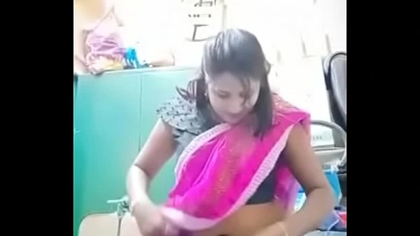 Swathi naidu exchanging saree by showing boobs body parts and getting ready for shoot