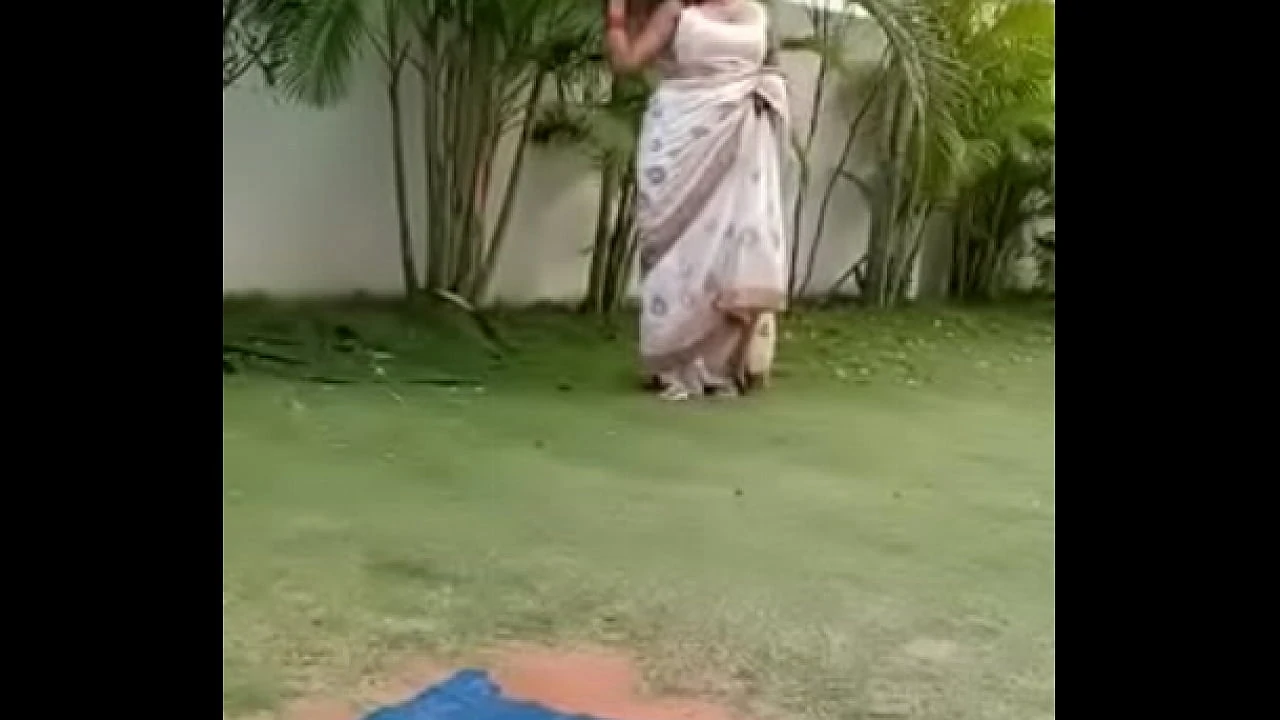 Swathi naidu saree dropping short film shooting