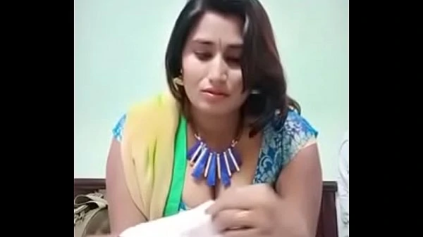Swathi naidu sexy in saree and showing boobs