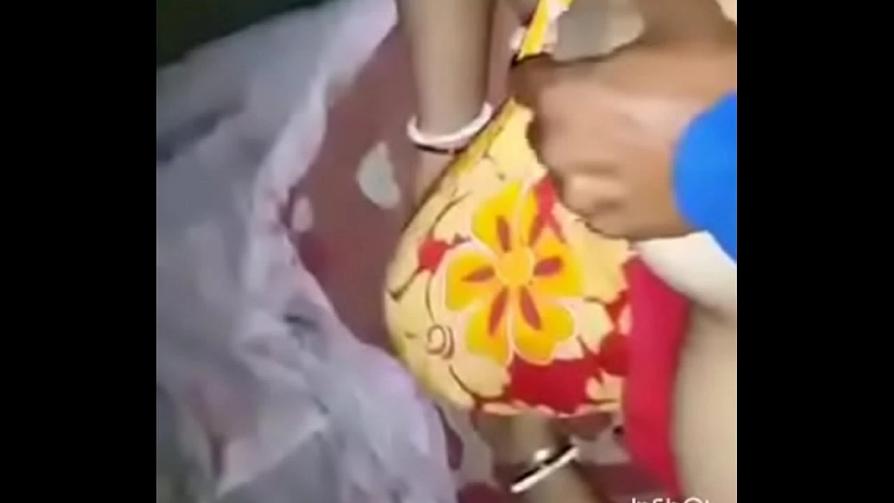 Telugu aunty black big puku big loose boobs