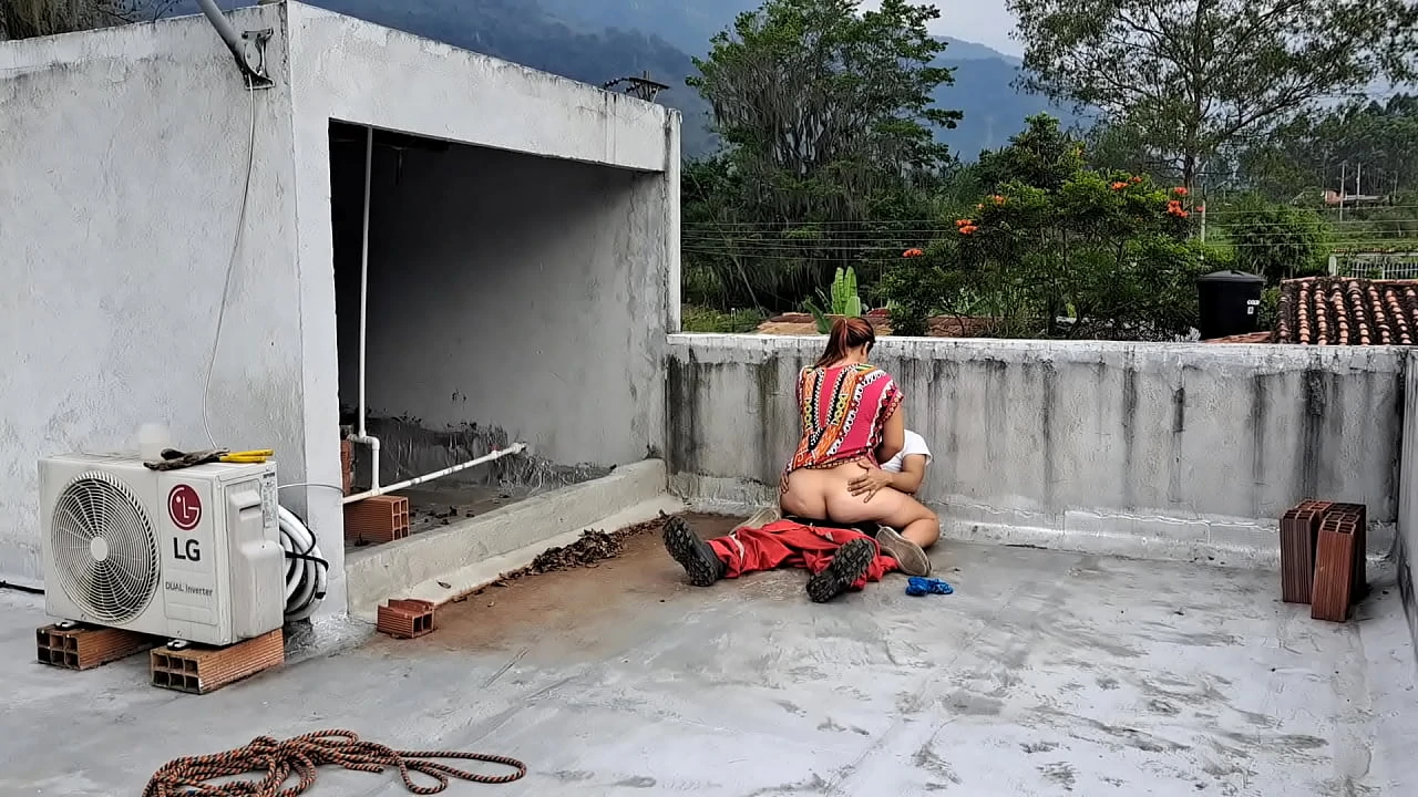 The employee sucks off the maintenance guy security camera