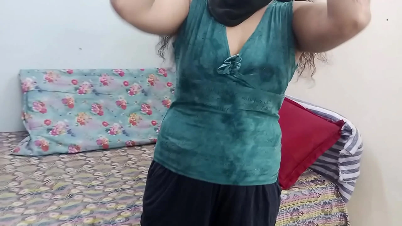 The step brother in law turned out to be crazy about the bhabhi s pussy Debor Bhabhi s chut ka dewanaa nikla