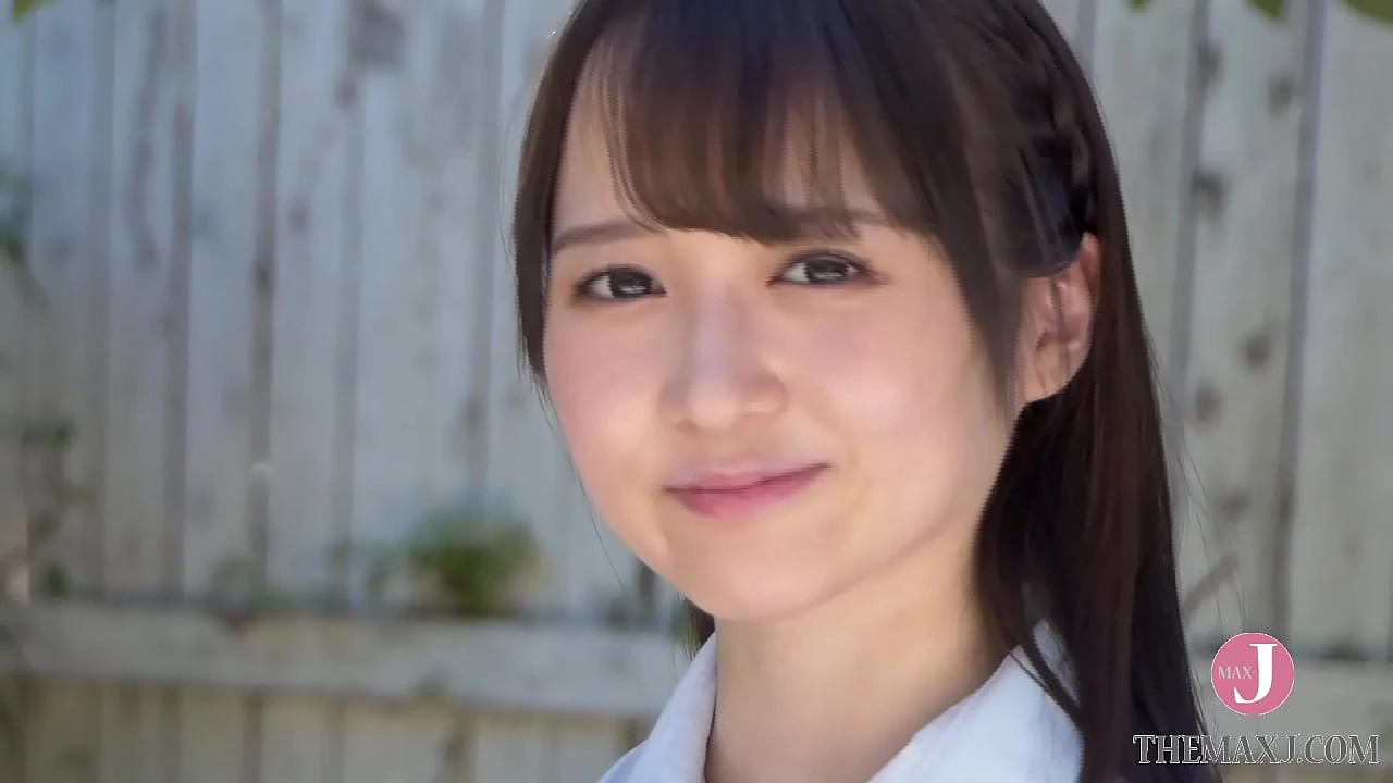 Transcendental beautiful girl JK takes off her uniform in the classroom and wants to reach out to the screen PPMN