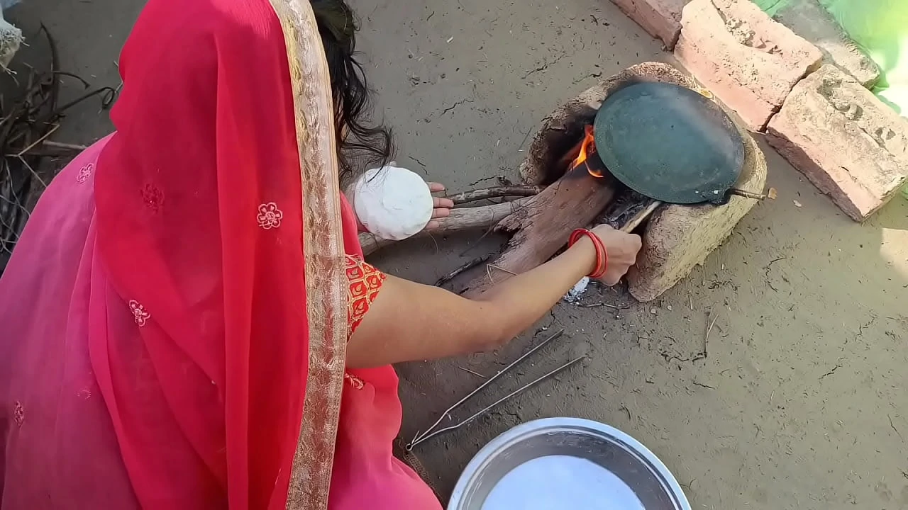 Village Bhabhi was making roti in the kitchen when brother in law asked for roti she gave him her pussy