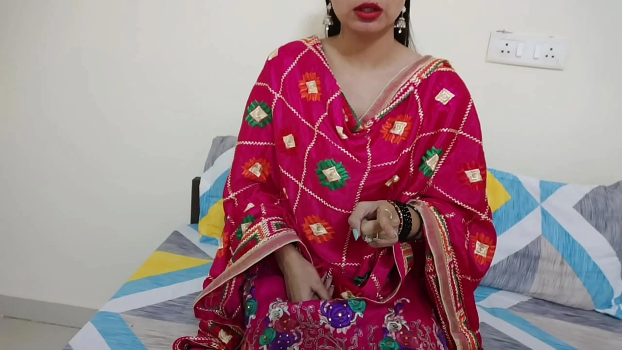 xxx Indian Desi step mom ne sex ki lat laga di full hindi video xxx big boobs Saarabhabhi clear Hindi audio horny sexy