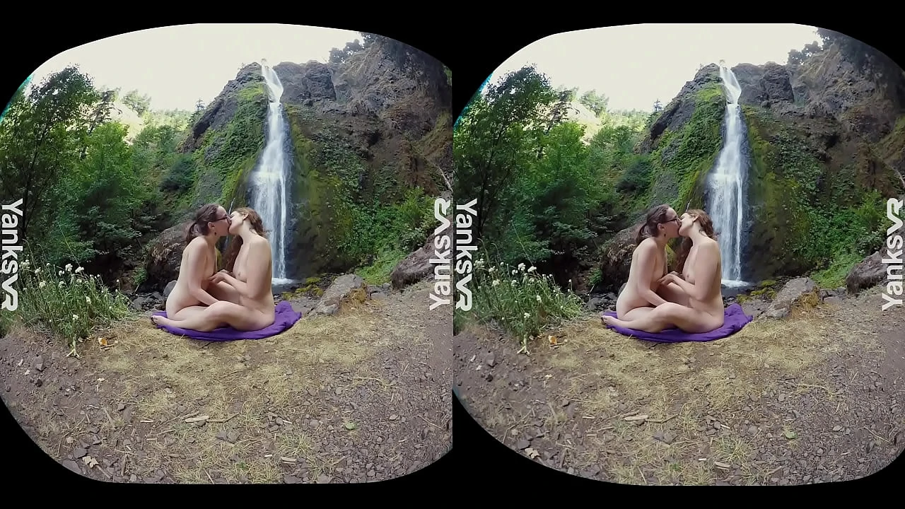 Yanks VR Presents Hottie Lesbian Sierra Masturbating